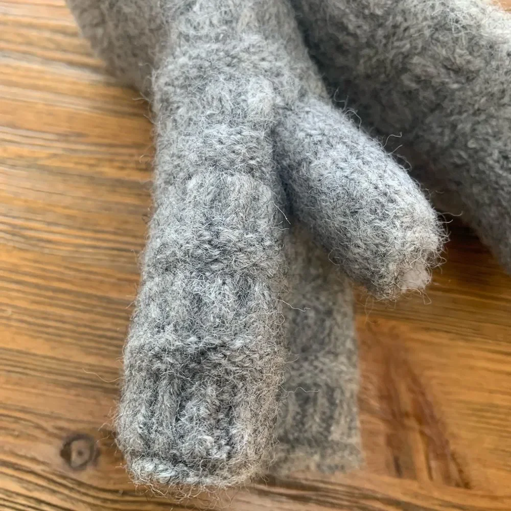 C.C Gray Knit Gloves